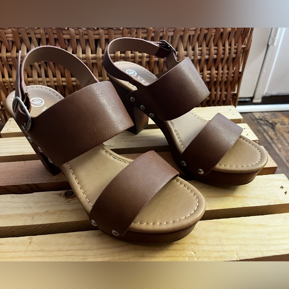 Versona High Heels - Picture 3 of 5